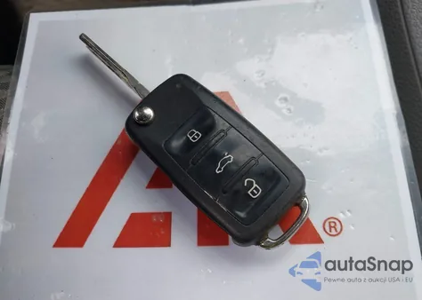 2013 Volkswagen Passat 2.5L S z USA, uszkodzony, nr VIN 1VWAH7A34DC105687